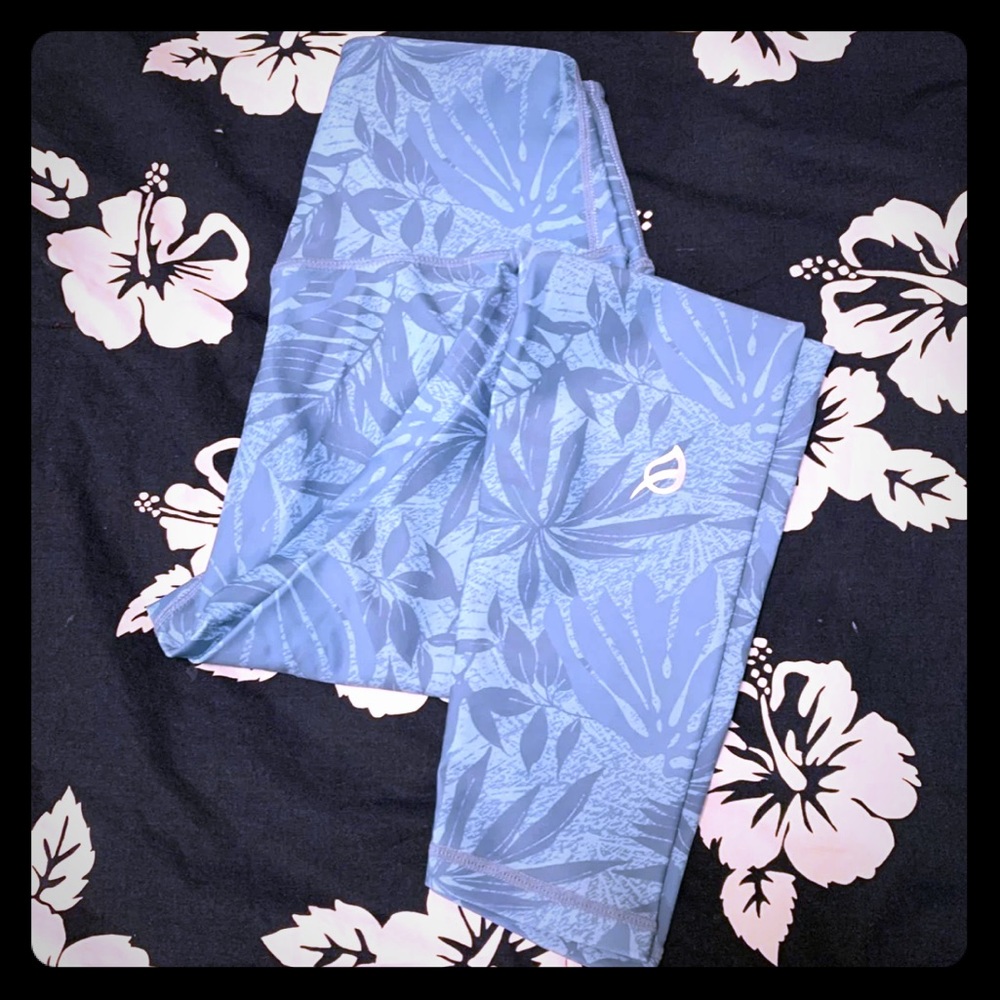 😎SOLD😎P’tula Desa’ree II Swift Leggings (S)